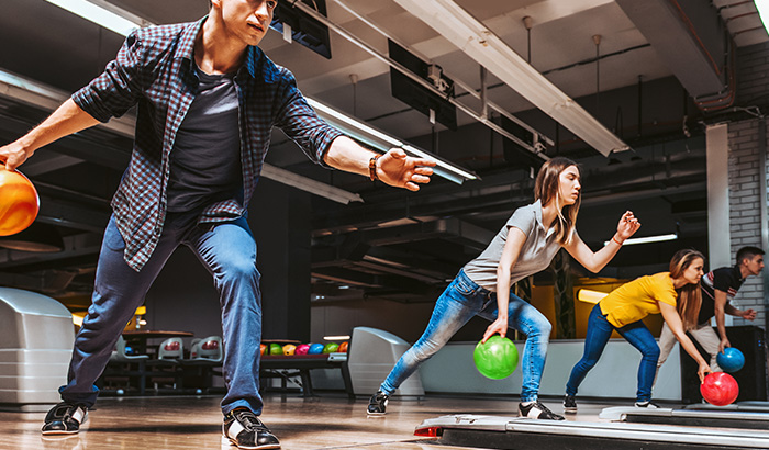 Holiday Family Fun: 6 Reasons to a Bowling Center During the Holidays