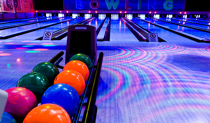 Bowling Center Etiquette: Do’s and Don'ts for a Respectful Bowling Experience